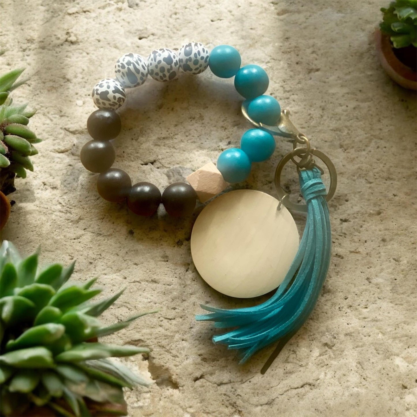 Personalized Wristlet Keychain, Engraved Keychain, Wood Bead Keychain, Bracelet Keychain, Gift for Her, Gift for Mom, Mama Keychain, Leopard