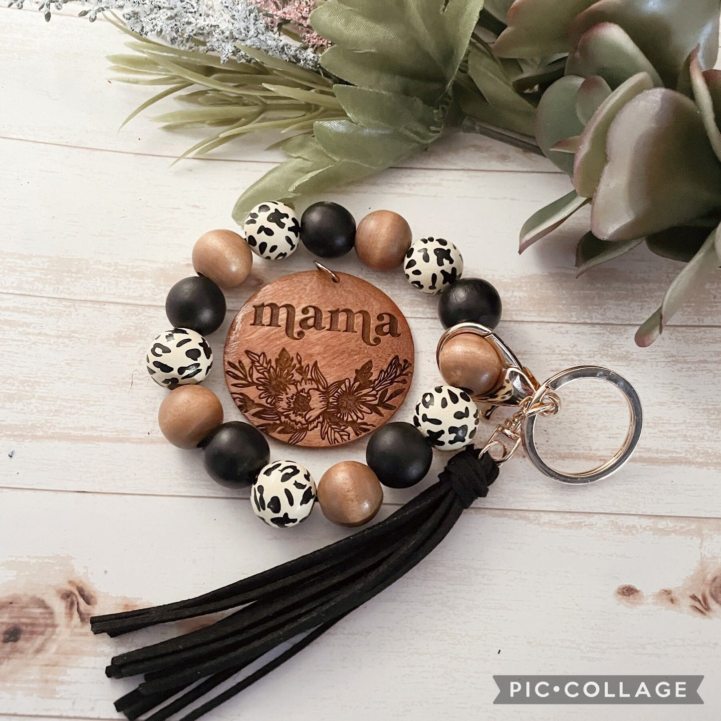 Personalized Wristlet Keychain, Engraved Floral Keychain, Leopard Keychain, Bracelet Keychain, Gift for Her, Gift for Mom, Mama Keychain,