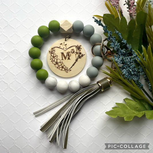 Personalized Wristlet Keychain, Engraved Floral Keychain, Silicone Keychain, Bracelet Keychain, Gift for Her, Gift for Mom, Mama Keychain