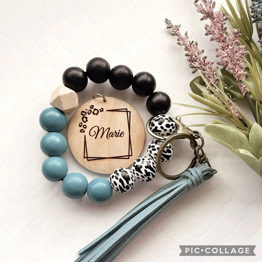 Personalized Wristlet Keychain, Engraved Floral Keychain, Leopard Keychain, Bracelet Keychain, Gift for Her, Gift for Mom, Mama Keychain,