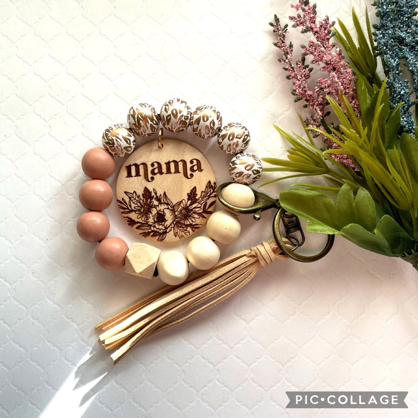 Personalized Wristlet Keychain, Engraved Floral Keychain, Leopard Keychain, Bracelet Keychain, Gift for Her, Gift for Mom, Mama Keychain,