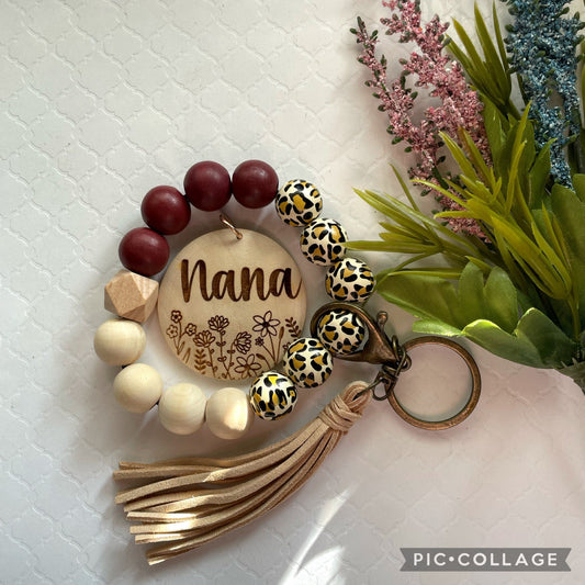 Personalized Wristlet Keychain, Engraved Family Keychain, Leopard Keychain, Bracelet Keychain, Gift for Her, Gift for Mom, Nana Keychain