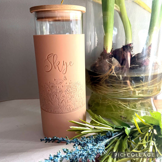 Personalized Glass Tumbler with Silicone sleeve, Glass cup with wooden straw, Gift for Mother’s Day, Gift for Bridal Party, Gift for Her